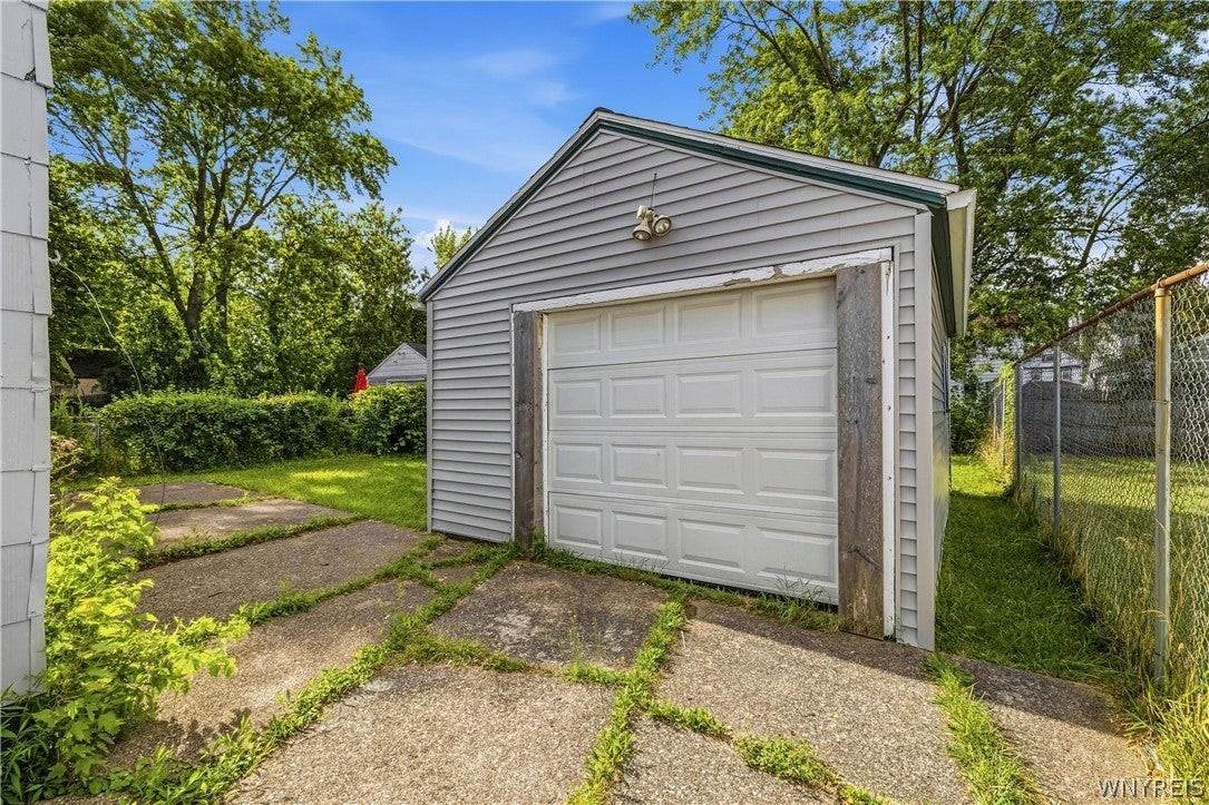 171 Weston Ave - Photo 4 of 21