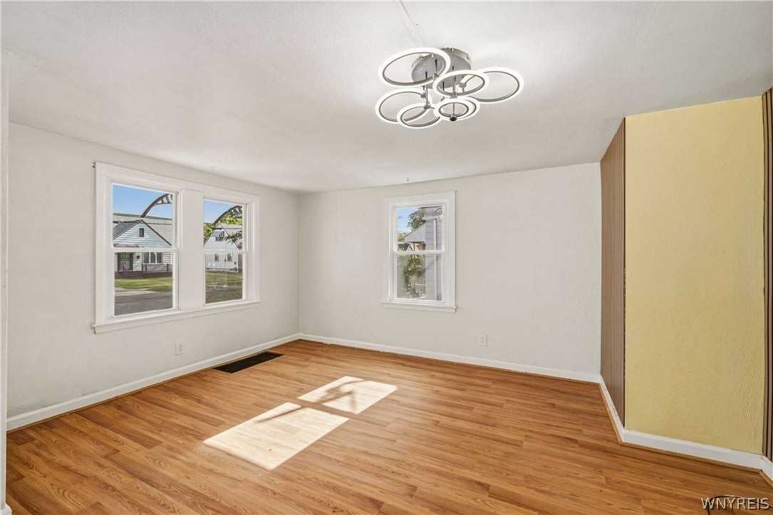 171 Weston Ave - Photo 7 of 21