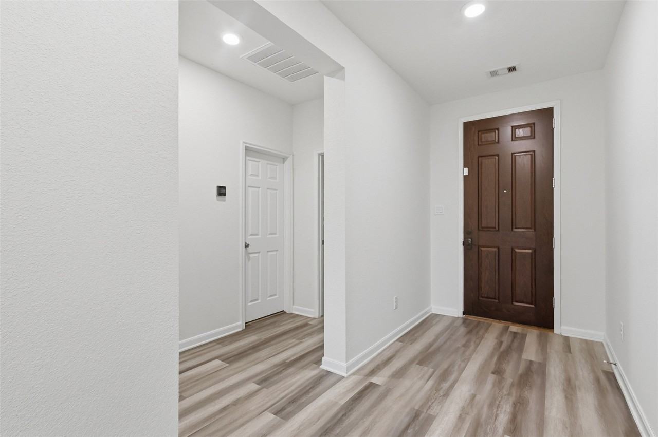 3904 Waterworth Way - Photo 6 of 21