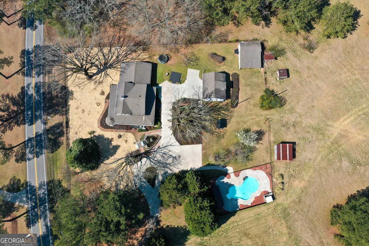 813 Sandy Creek Rd - Photo 3 of 39