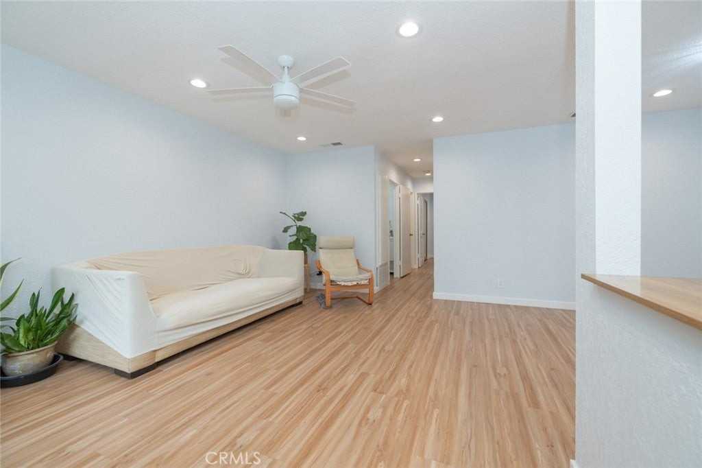 2500 Coventry Cir - Photo 3 of 20