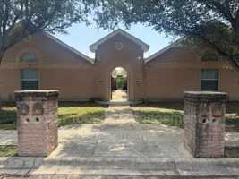featured image of 1902 Bahamas Dr #3