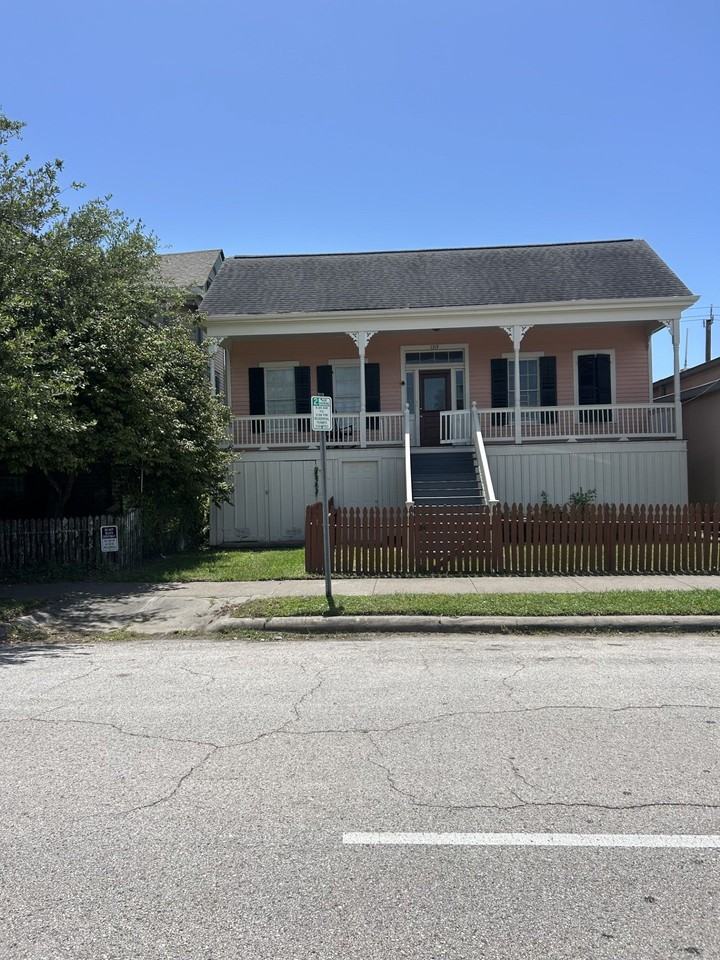 1319 Post Office St - Photo 2 of 23