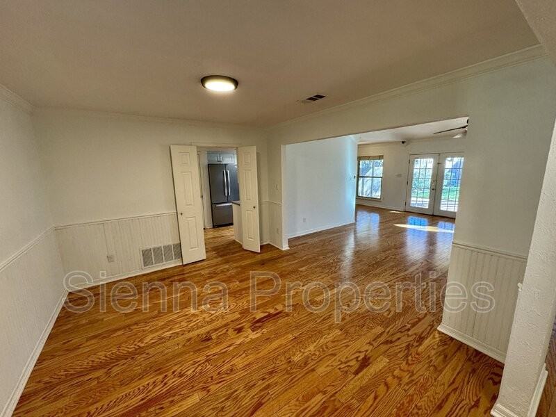 5109 Summerset Trl - Photo 2 of 32