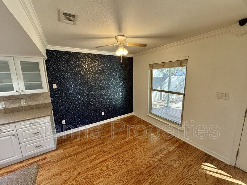 5109 Summerset Trl - Photo 5 of 32