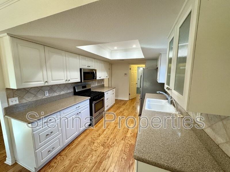 5109 Summerset Trl - Photo 7 of 32
