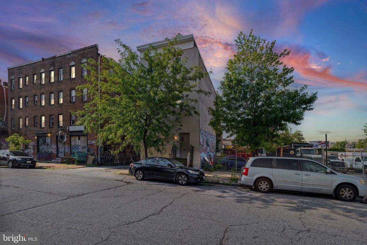 113 W 22nd St