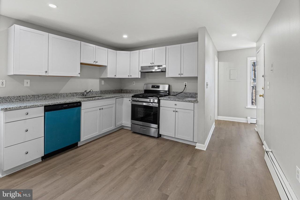 113 W 22nd St - Photo 3 of 13