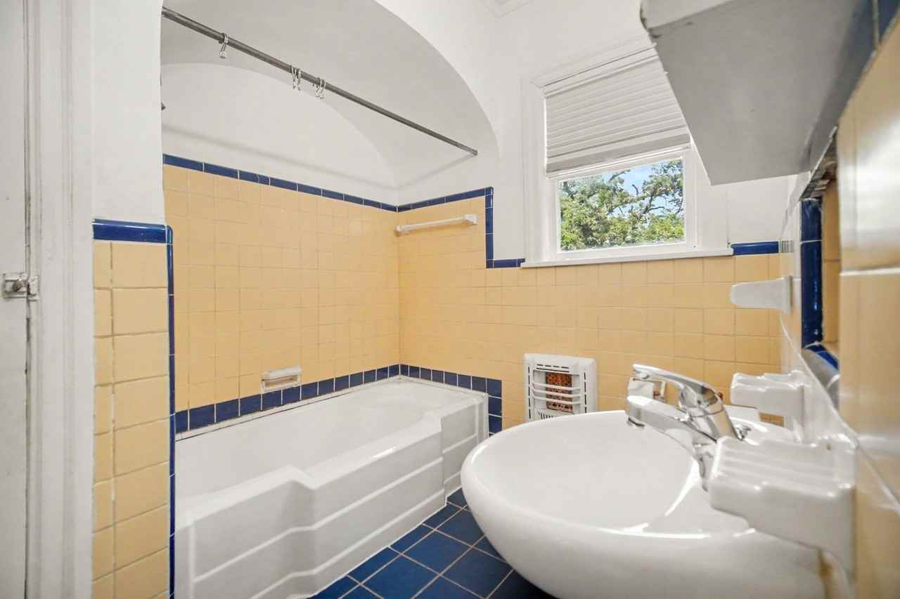 4408 Yoakum Blvd - Photo 4 of 24