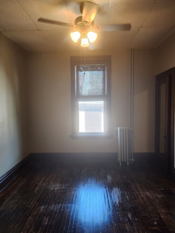 140 Loras Blvd #4 - Photo 6 of 9