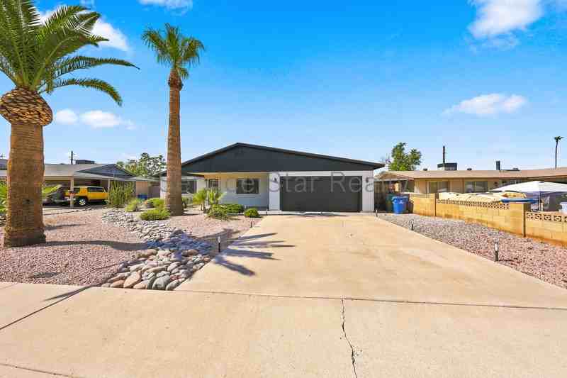 2162 E Concorda Dr - Photo 2 of 50