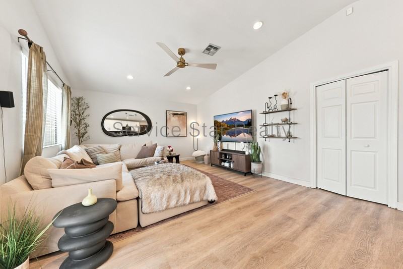 2162 E Concorda Dr - Photo 4 of 50