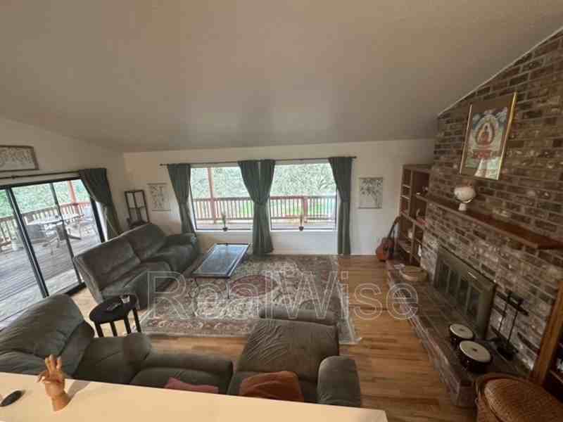 539 Hatfield Dr - Photo 6 of 19