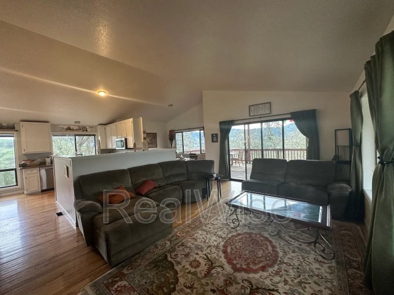 539 Hatfield Dr - Photo 7 of 19