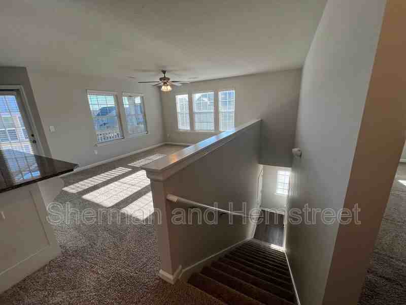 752 Tarvin Cir #752 - Photo 3 of 11