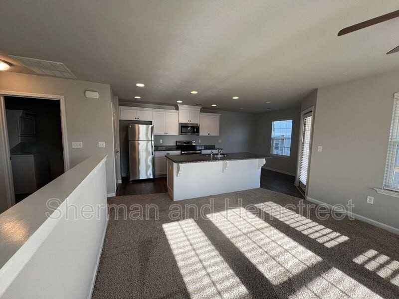 752 Tarvin Cir #752 - Photo 4 of 11