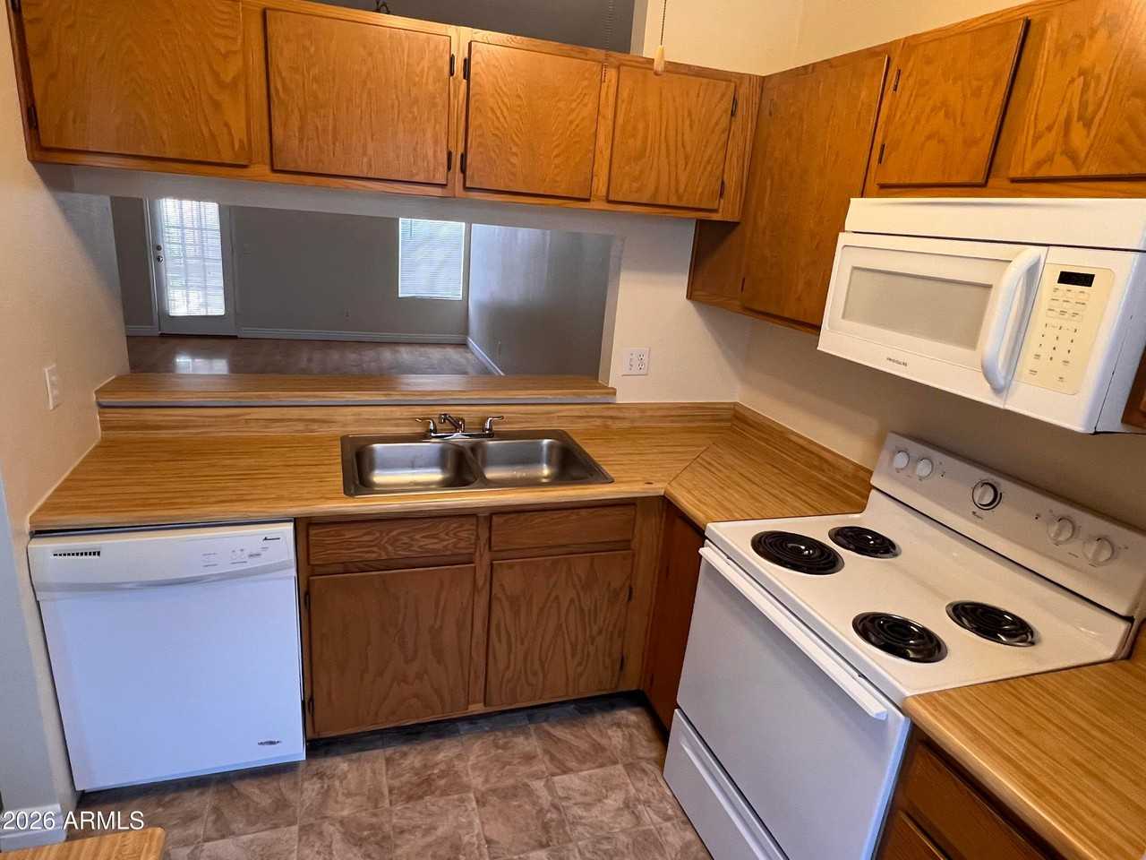 1970 N Hartford St #25 - Photo 5 of 16