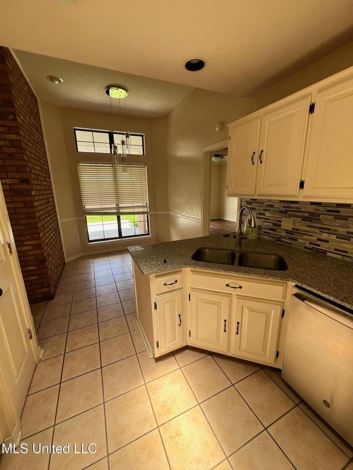 2617 Palmer Dr - Photo 5 of 16