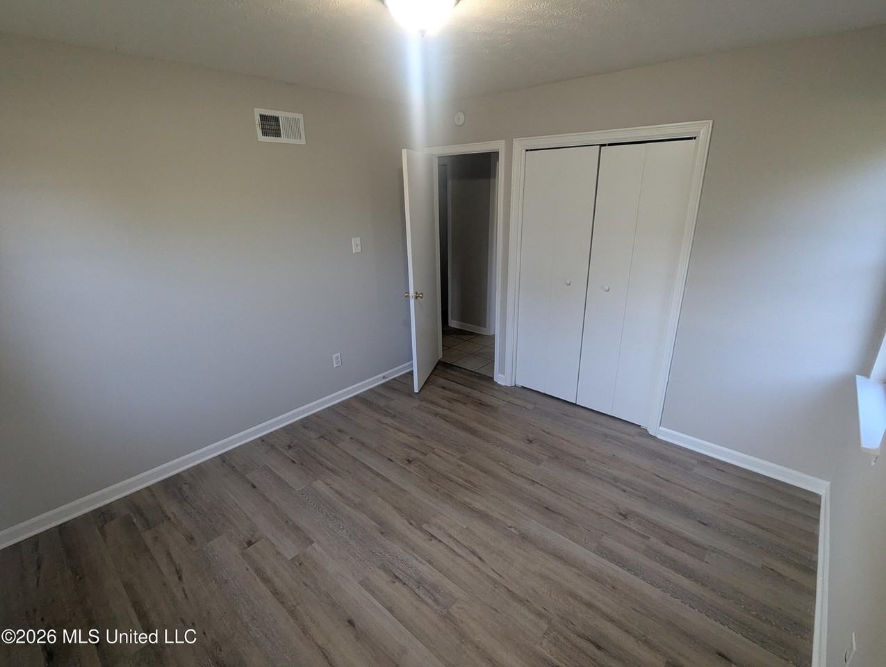 1945 Mississippi Valley Blvd - Photo 7 of 11