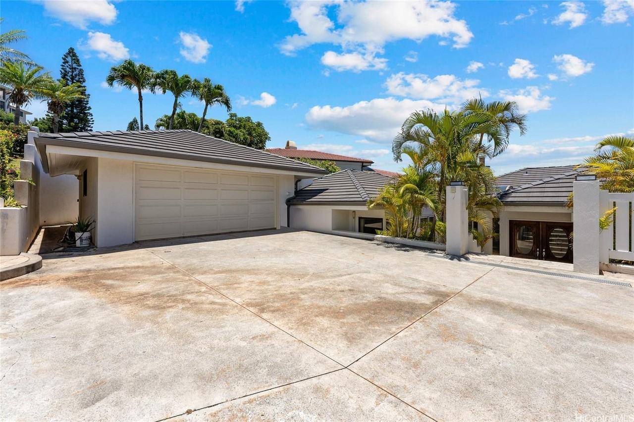 771 Kaulana Pl - Photo 2 of 25