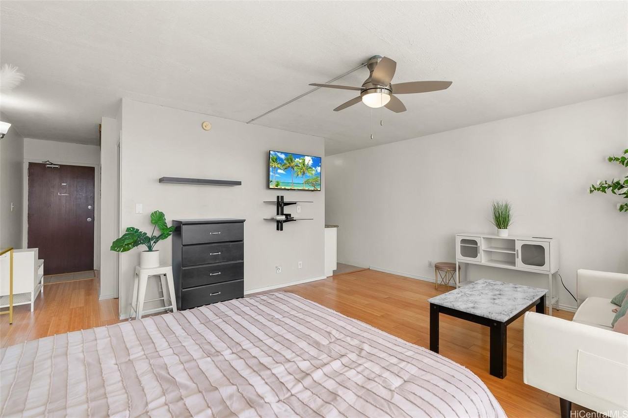 2092 Kuhio Ave #1701 - Photo 4 of 15
