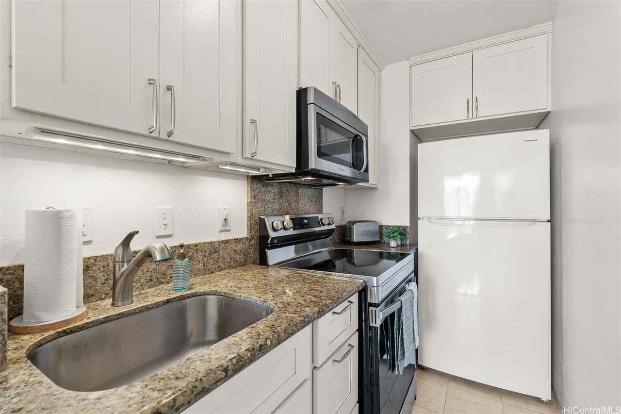 2092 Kuhio Ave #1701 - Photo 5 of 15