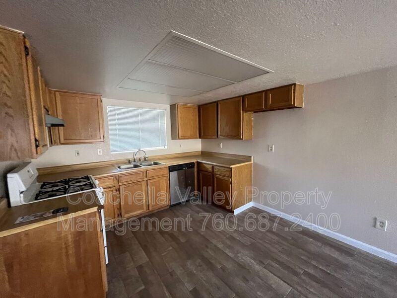32934 Rancho Vista Dr #4 - Photo 7 of 25
