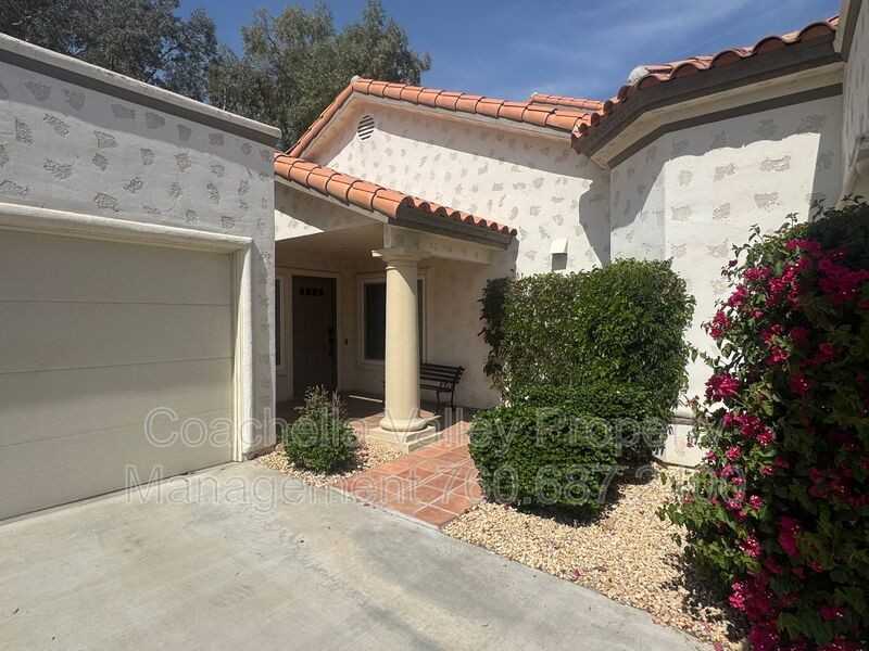 269 Vista Royale Cir W - Photo 4 of 50