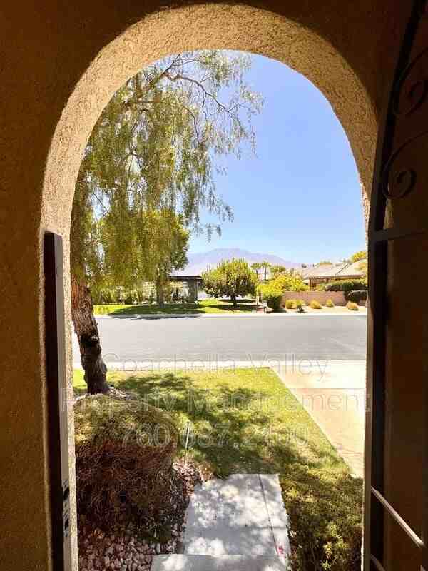 138 Shoreline Dr - Photo 2 of 50