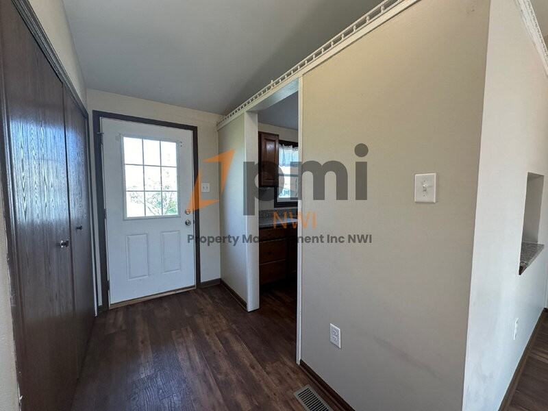 404 Saginaw Dr - Photo 3 of 23