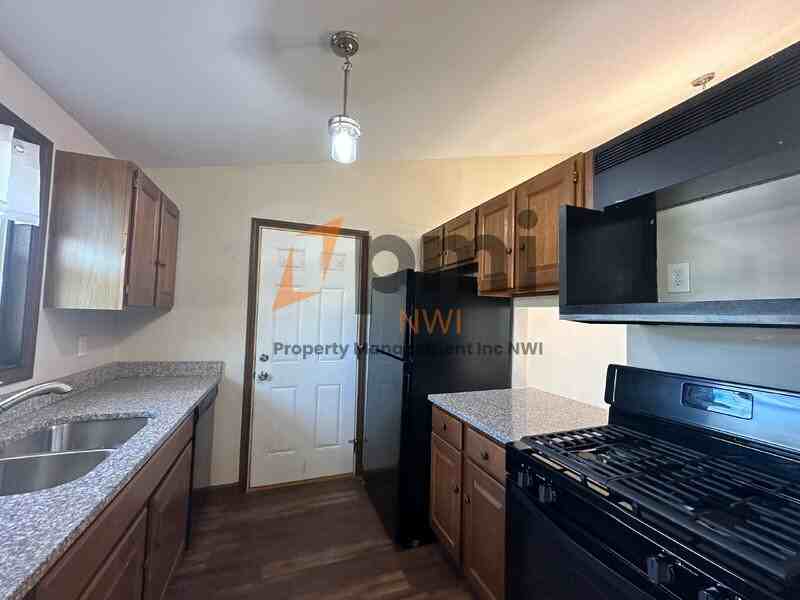 404 Saginaw Dr - Photo 4 of 23