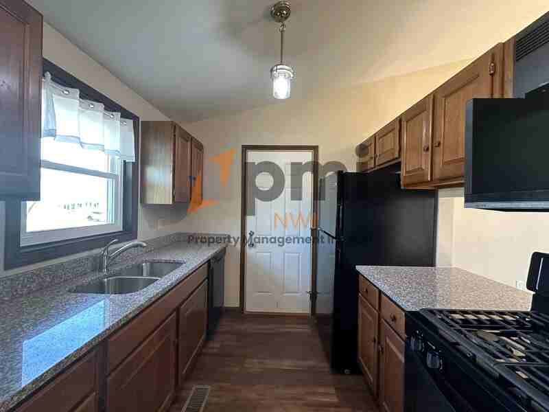 404 Saginaw Dr - Photo 5 of 23