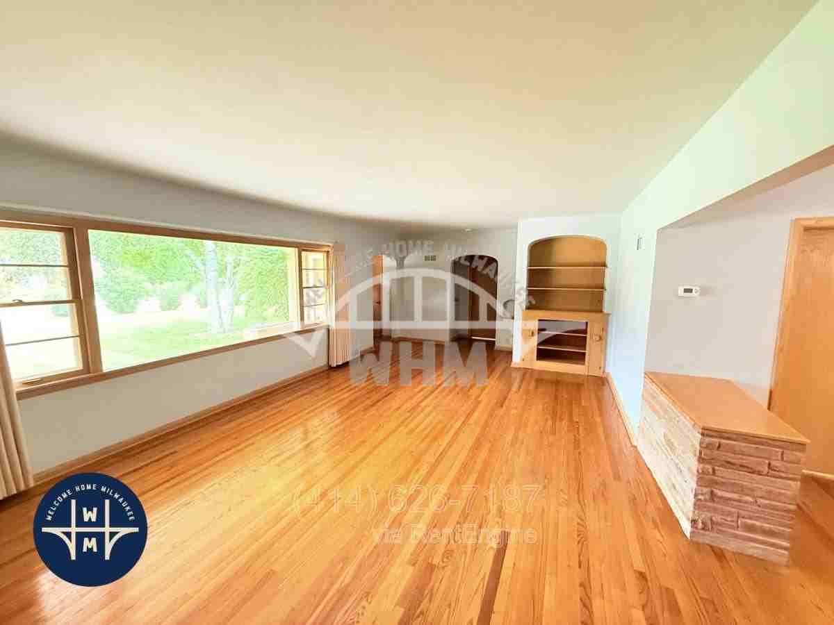 8575 N Hawthorne Rd - Photo 2 of 10