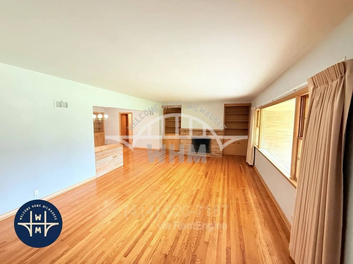 8575 N Hawthorne Rd - Photo 3 of 10