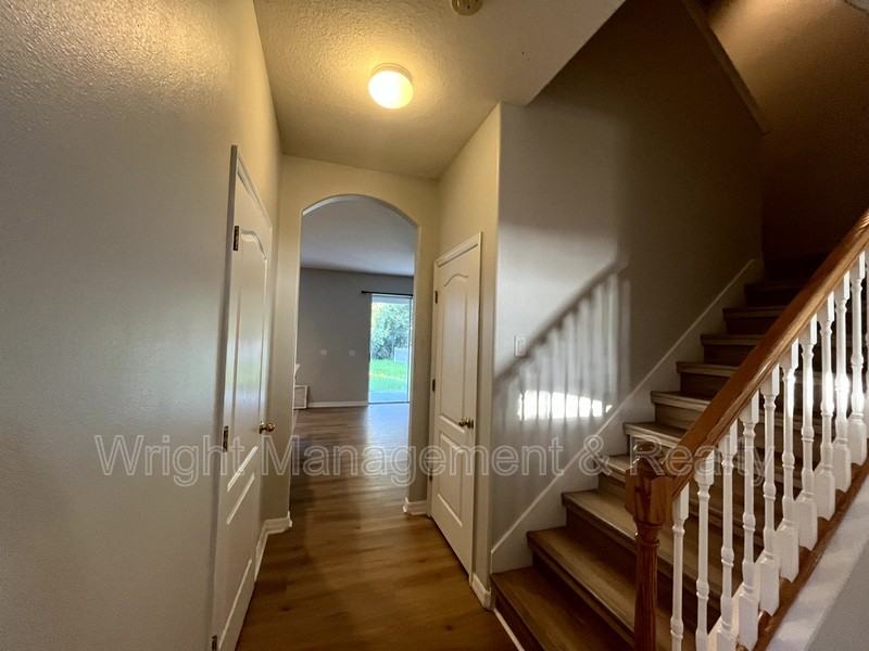 7843 Foxgrove Dr - Photo 7 of 32