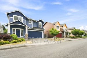 featured image of 633 Ilwaco Pl Ne