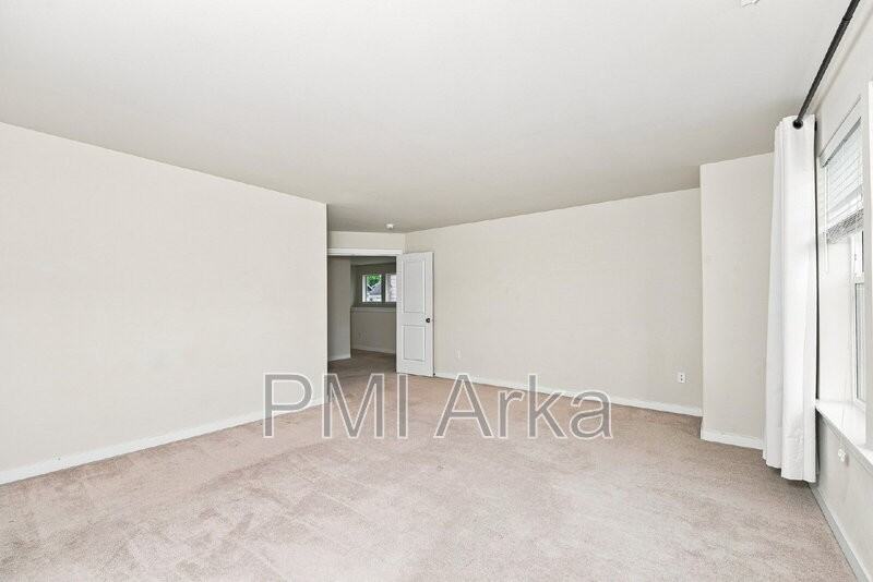 633 Ilwaco Pl Ne - Photo 6 of 15