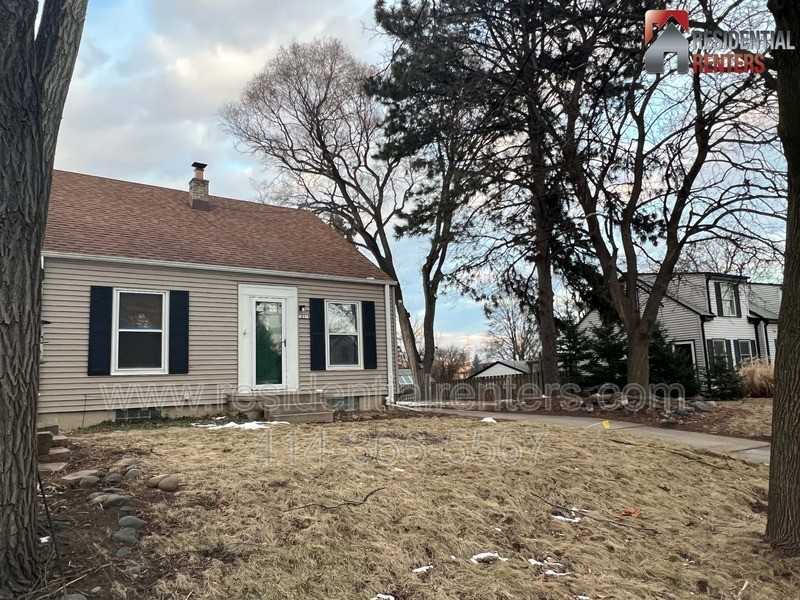 10918 W Wells St - Photo 3 of 20