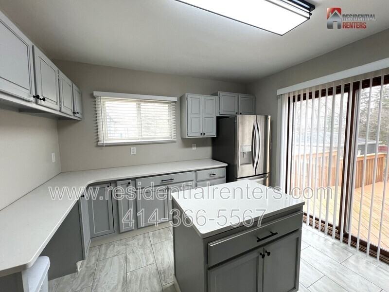 10918 W Wells St - Photo 4 of 20