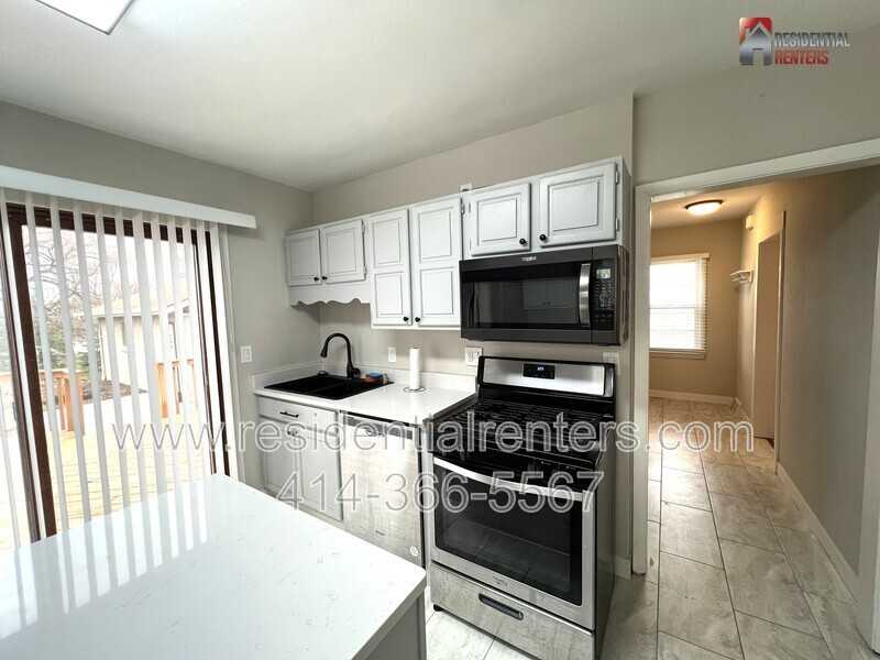 10918 W Wells St - Photo 5 of 20