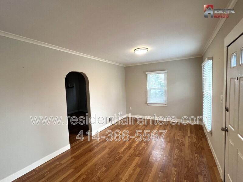 10918 W Wells St - Photo 7 of 20