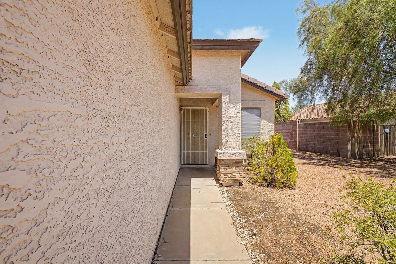 14916 W Acapulco Ln - Photo 4 of 34