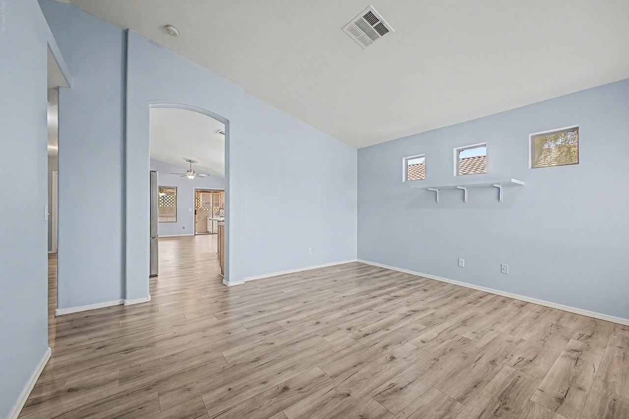 14916 W Acapulco Ln - Photo 5 of 34