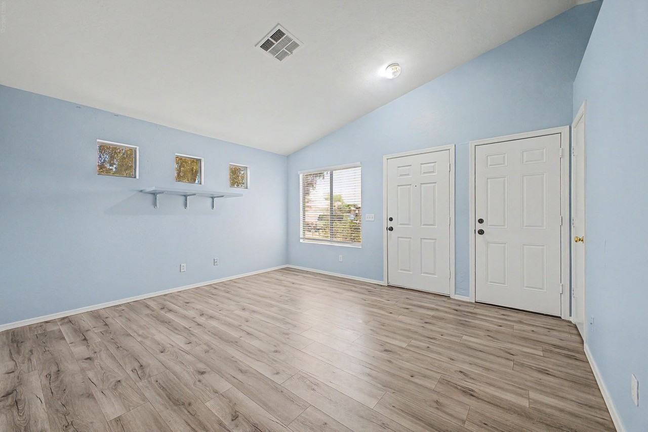 14916 W Acapulco Ln - Photo 7 of 34