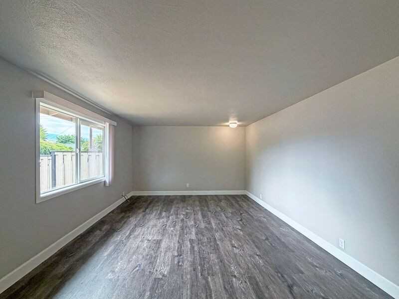 3825 Marshall Ave - Photo 4 of 18