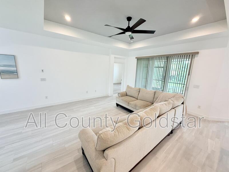 6049 Higgins Ln - Photo 2 of 19