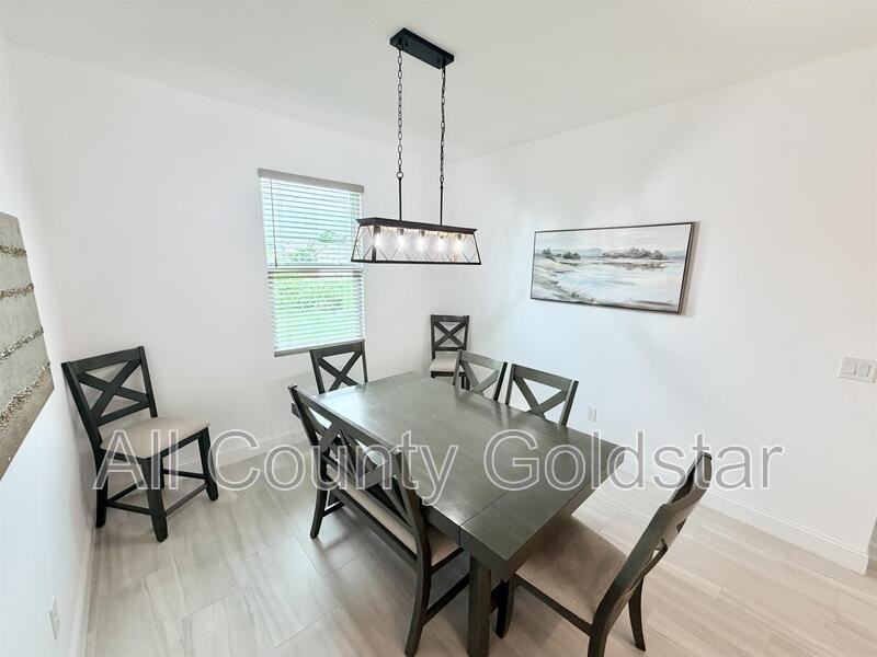 6049 Higgins Ln - Photo 3 of 19