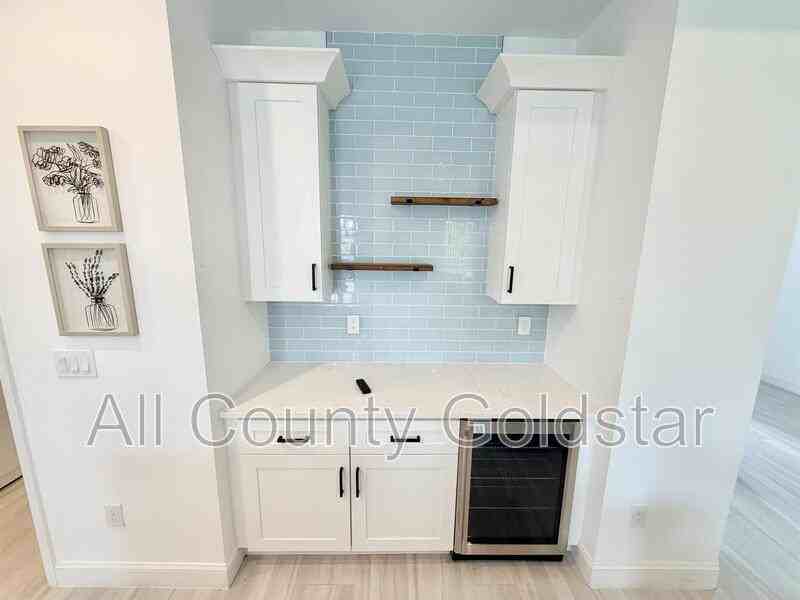 6049 Higgins Ln - Photo 5 of 19