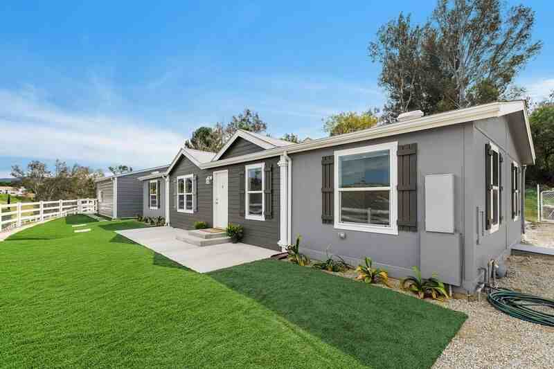 40589 Los Amantes Rd - Photo 3 of 31