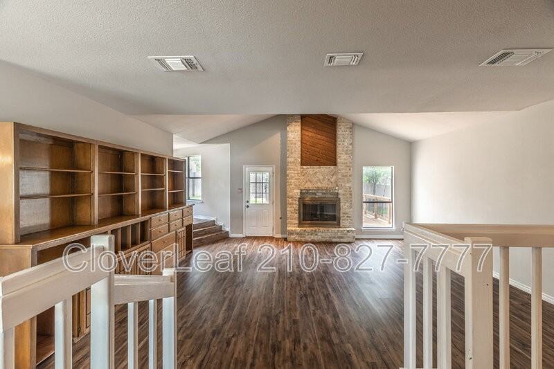 2907 Burnt Oak St - Photo 7 of 37